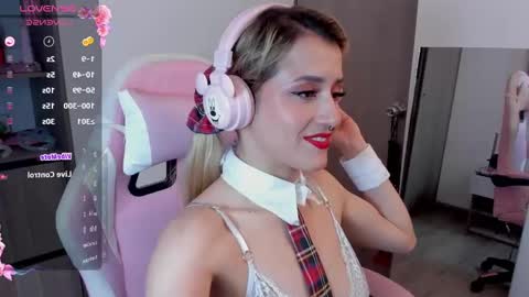 Snapshot of lolly_js_ chatting on 01/13/25, 04:18 Lolly online show from 01/13/25, 04:18
