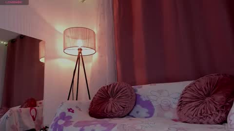 Snapshot of lolly_js_ chatting on 12/17/25, 07:36 Lolly online show from 12/17/25, 07:36