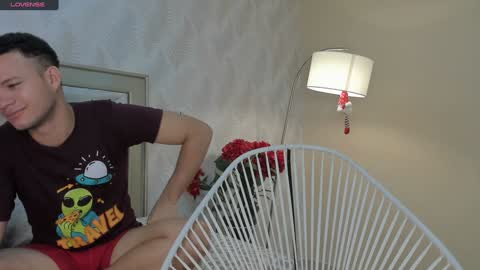 Snapshot of lolly_polie chatting on 01/04/25, 01:42 Lolly and neighbor online show from 01/04/25, 01:42