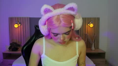 Snapshot of loly_berry chatting on 05/22/26, 02:30 L O L Y online show from 05/22/26, 02:30