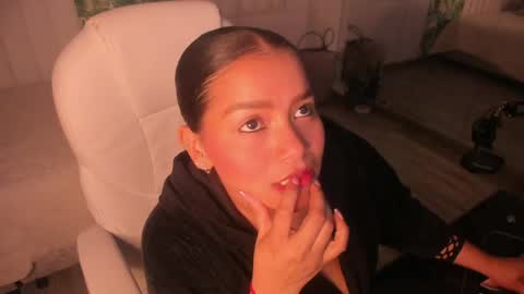 Snapshot of loly_marce chatting on 04/20/26, 08:43 loly_marce online show from 04/20/26, 08:43
