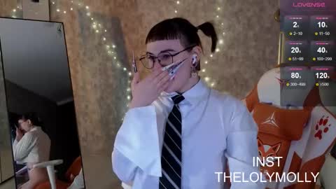 Molli online show from 10/17/25, 10:07