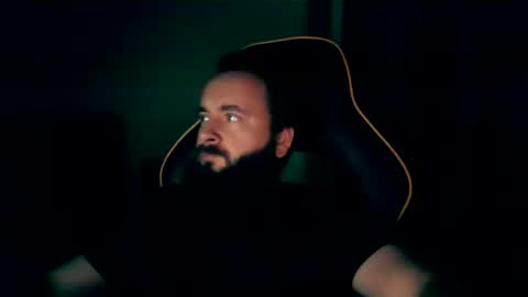 Snapshot of london_man1988 chatting on 12/25/24, 04:22 london_man1988 online show from 12/25/24, 04:22