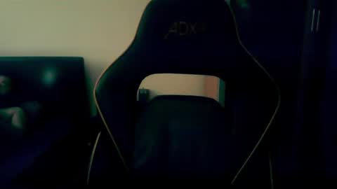 Snapshot of london_man1988 chatting on 01/24/25, 08:44 london_man1988 online show from 01/24/25, 08:44