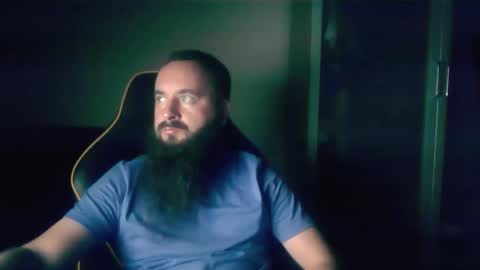 Snapshot of london_man1988 chatting on 11/19/25, 07:03 london_man1988 online show from 11/19/25, 07:03