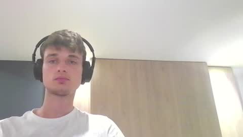 Snapshot of london_tomy chatting on 09/13/25, 04:34 london_tomy online show from 09/13/25, 04:34