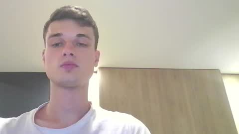 Snapshot of london_tomy chatting on 09/26/25, 12:03 london_tomy online show from 09/26/25, 12:03