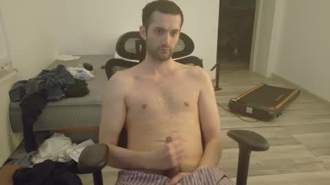 Snapshot of londonboy918070 chatting on 03/01/25, 12:12 londonboy918070 online show from 03/01/25, 12:12