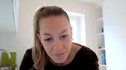 Em online show from 12/21/25, 11:50