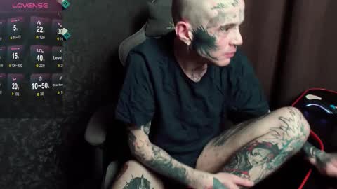 Snapshot of lone1ycrystal chatting on 10/05/25, 09:45 Chris online show from 10/05/25, 09:45