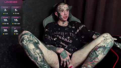 Snapshot of lone1ycrystal chatting on 10/17/25, 09:17 Chris online show from 10/17/25, 09:17