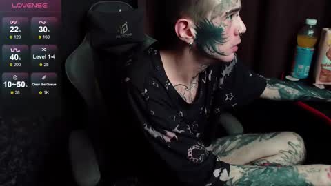 Snapshot of lone1ycrystal chatting on 10/30/25, 10:43 Chris online show from 10/30/25, 10:43