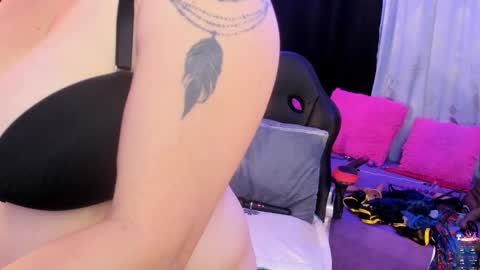 Jennifer  online show from 10/18/25, 04:19