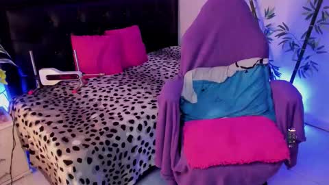 Jennifer  online show from 02/21/26, 06:42