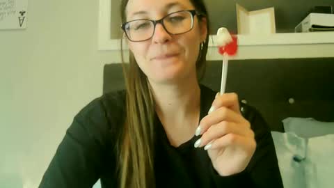 Snapshot of longhairbeautyxoxo chatting on 12/20/24, 01:58 Wima online show from 12/20/24, 01:58