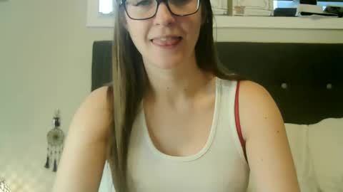 Snapshot of longhairbeautyxoxo chatting on 01/19/25, 07:47 Wima online show from 01/19/25, 07:47