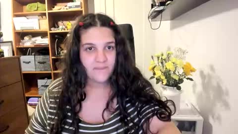 Snapshot of longhairbigbewbs chatting on 02/18/26, 02:40 Rose online show from 02/18/26, 02:40