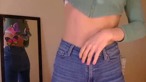 Snapshot of longlegstammy chatting on 05/14/26, 01:29 Cutenurse91 online show from 05/14/26, 01:29