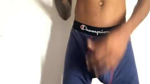 Snapshot of longshaft_ chatting on 11/11/25, 03:34 longshaft_ online show from 11/11/25, 03:34