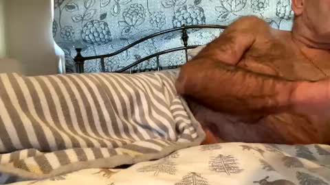 Snapshot of longshank09 chatting on 01/09/25, 02:40 longshank09 online show from 01/09/25, 02:40