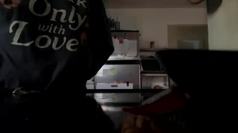 Snapshot of longstorywhore chatting on 10/31/25, 10:33 longstorywhore online show from 10/31/25, 10:33