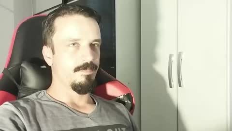 Snapshot of lookaz4010 chatting on 01/01/25, 03:46 Lucas online show from 01/01/25, 03:46