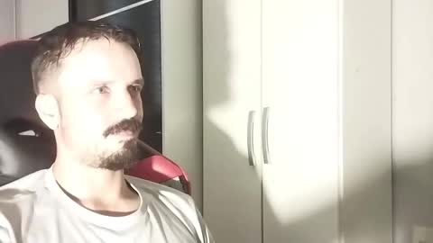 Snapshot of lookaz4010 chatting on 03/11/25, 12:39 Lucas online show from 03/11/25, 12:39