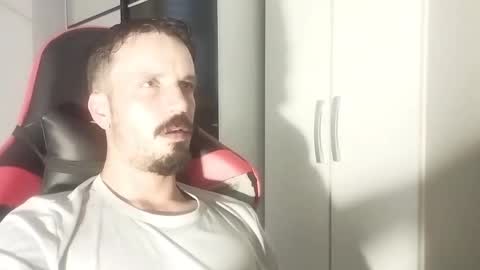 Snapshot of lookaz4010 chatting on 03/11/25, 06:52 Lucas online show from 03/11/25, 06:52