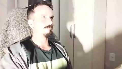 Snapshot of lookaz4010 chatting on 10/11/25, 06:39 Lucas online show from 10/11/25, 06:39