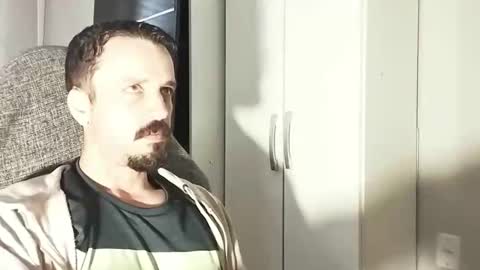 Snapshot of lookaz4010 chatting on 11/04/25, 01:32 Lucas online show from 11/04/25, 01:32