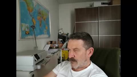 Snapshot of lookercgn chatting on 12/24/24, 09:39 lookercgn online show from 12/24/24, 09:39