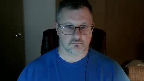 Snapshot of lookin75 chatting on 10/21/25, 03:40 lookin75 online show from 10/21/25, 03:40