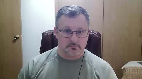 Snapshot of lookin75 chatting on 02/01/26, 02:43 lookin75 online show from 02/01/26, 02:43