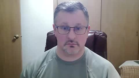 Snapshot of lookin75 chatting on 02/02/26, 01:37 lookin75 online show from 02/02/26, 01:37