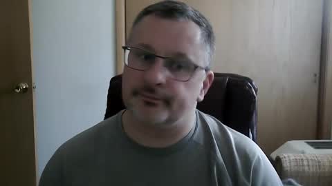 Snapshot of lookin75 chatting on 03/02/26, 08:48 lookin75 online show from 03/02/26, 08:48