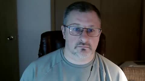 Snapshot of lookin75 chatting on 03/04/26, 04:18 lookin75 online show from 03/04/26, 04:18