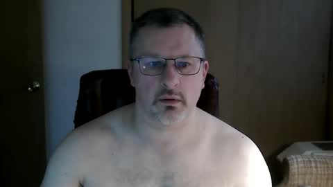 Snapshot of lookin75 chatting on 03/05/26, 02:02 lookin75 online show from 03/05/26, 02:02