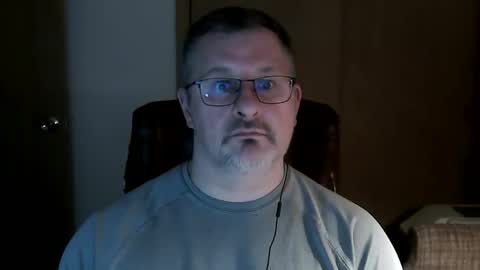 Snapshot of lookin75 chatting on 03/10/26, 03:33 lookin75 online show from 03/10/26, 03:33