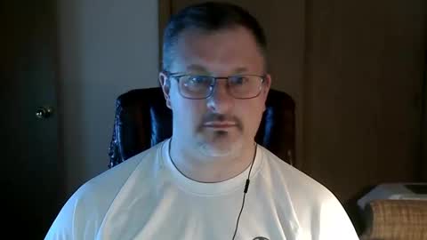 Snapshot of lookin75 chatting on 03/15/26, 01:44 lookin75 online show from 03/15/26, 01:44