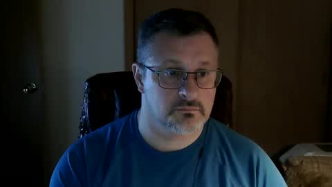 Snapshot of lookin75 chatting on 04/05/26, 03:04 lookin75 online show from 04/05/26, 03:04