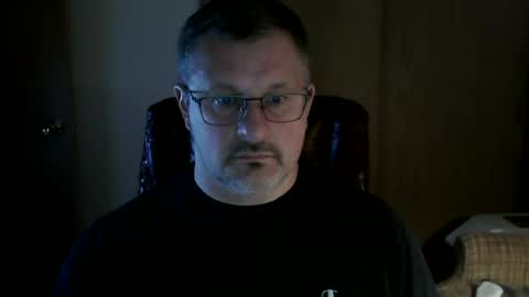 Snapshot of lookin75 chatting on 06/23/26, 01:36 lookin75 online show from 06/23/26, 01:36