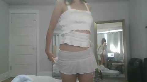 Elanor online show from 10/28/25, 06:10