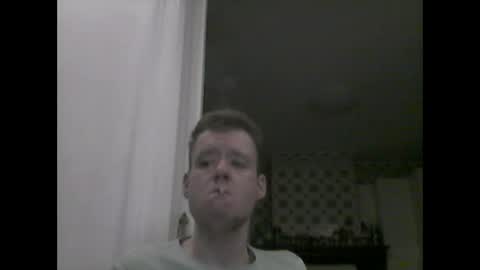 Snapshot of looner1992 chatting on 11/05/25, 12:21 looner1992 online show from 11/05/25, 12:21