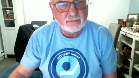 Snapshot of loop102 chatting on 09/14/25, 12:54 loop102 online show from 09/14/25, 12:54