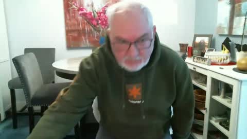 Snapshot of loop102 chatting on 09/30/25, 07:30 loop102 online show from 09/30/25, 07:30