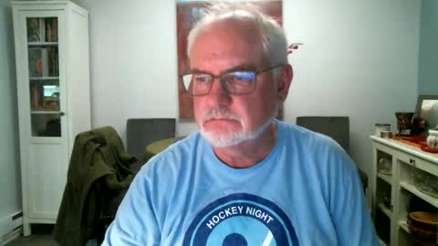 Snapshot of loop102 chatting on 05/15/26, 04:08 loop102 online show from 05/15/26, 04:08