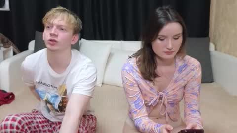 Jean and Isa right couple Mark and Eva left couple online show from 12/02/25, 10:42