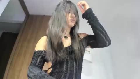 Snapshot of loovelymiia_ chatting on 06/13/26, 06:11 Mia Aniston online show from 06/13/26, 06:11