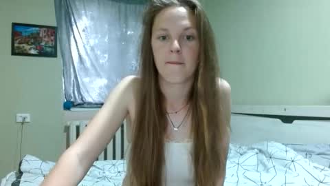 Snapshot of lora879 chatting on 05/31/26, 11:17 Lora online show from 05/31/26, 11:17