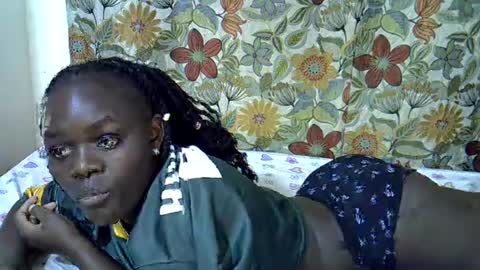 lora_amor online show from 06/21/26, 11:51
